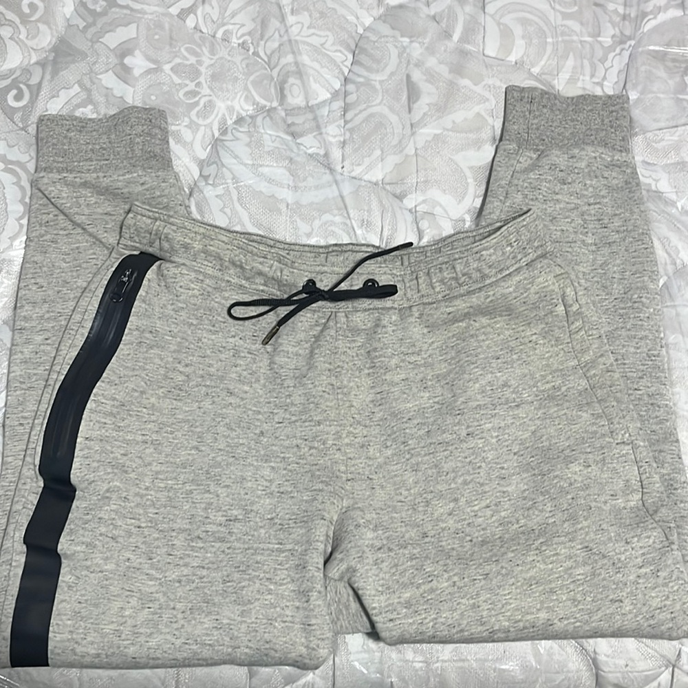 Gray American Eagle sweatpants